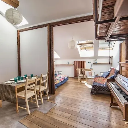 Unique Spot In The Very Center Apartment